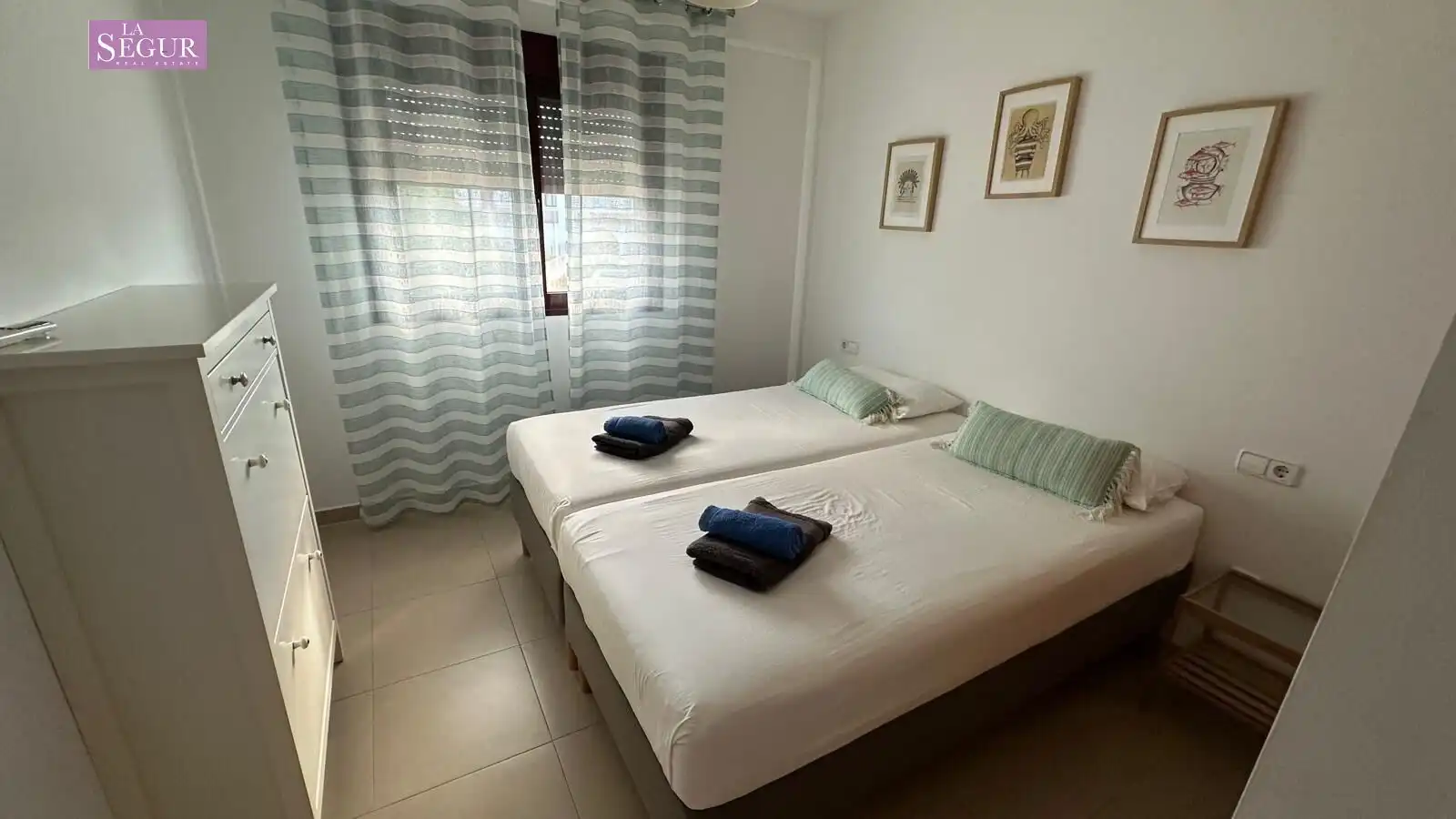 Schlafzimmer von Wohnung zum Verkauf in Conil de la Frontera mit Klimaanlage, Privatgarten und Abstellraum