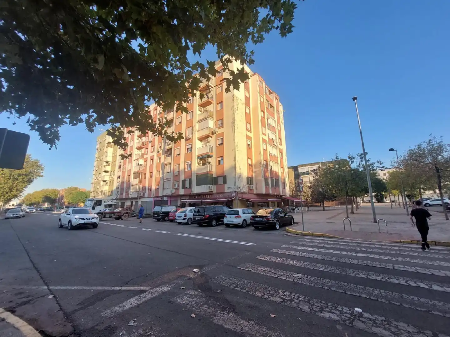Vista exterior de Pis en venda en Dos Hermanas