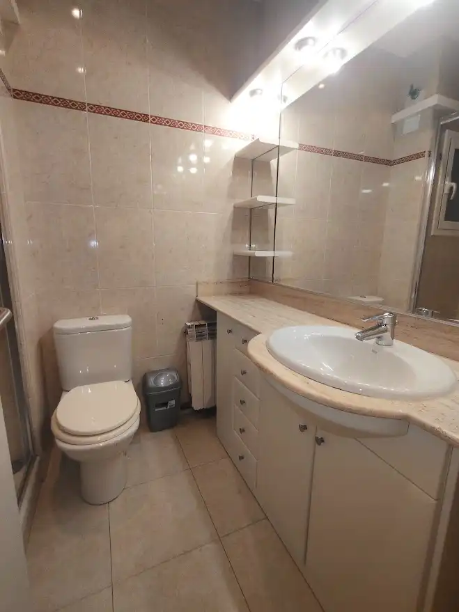 Badezimmer von Wohnung zur Miete in Lleida mit Heizung, Möbliert und Ofen