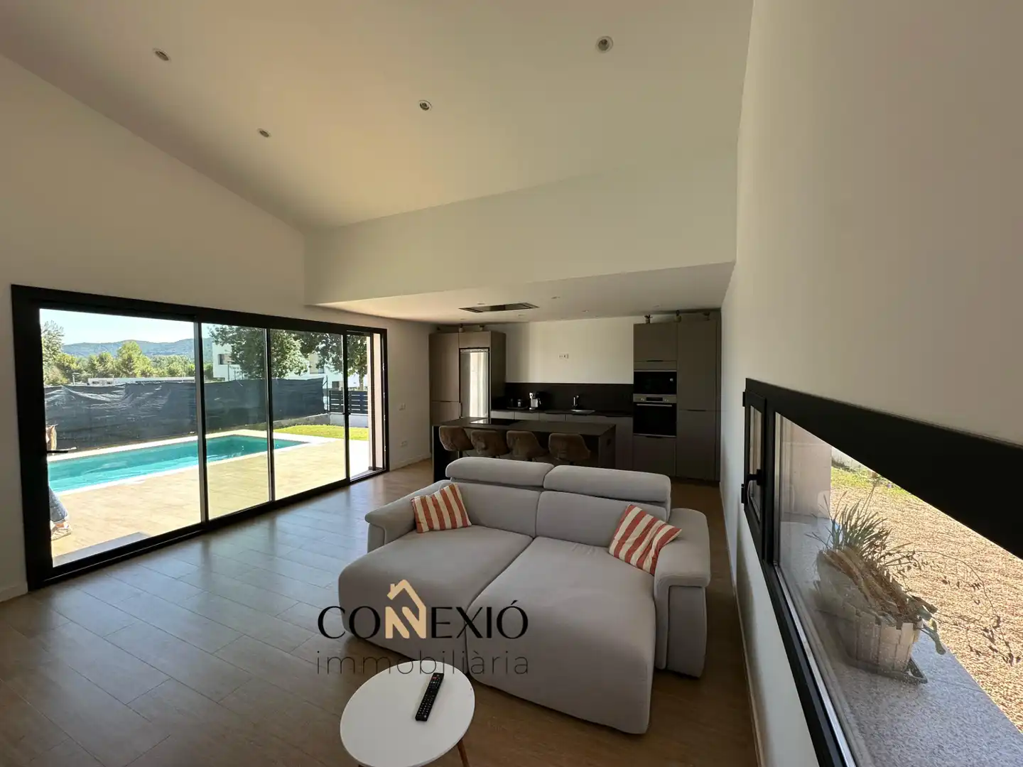 Sala de estar de Casa o chalet en venta en Medinyà con Aire acondicionado, Calefacción y Jardín privado