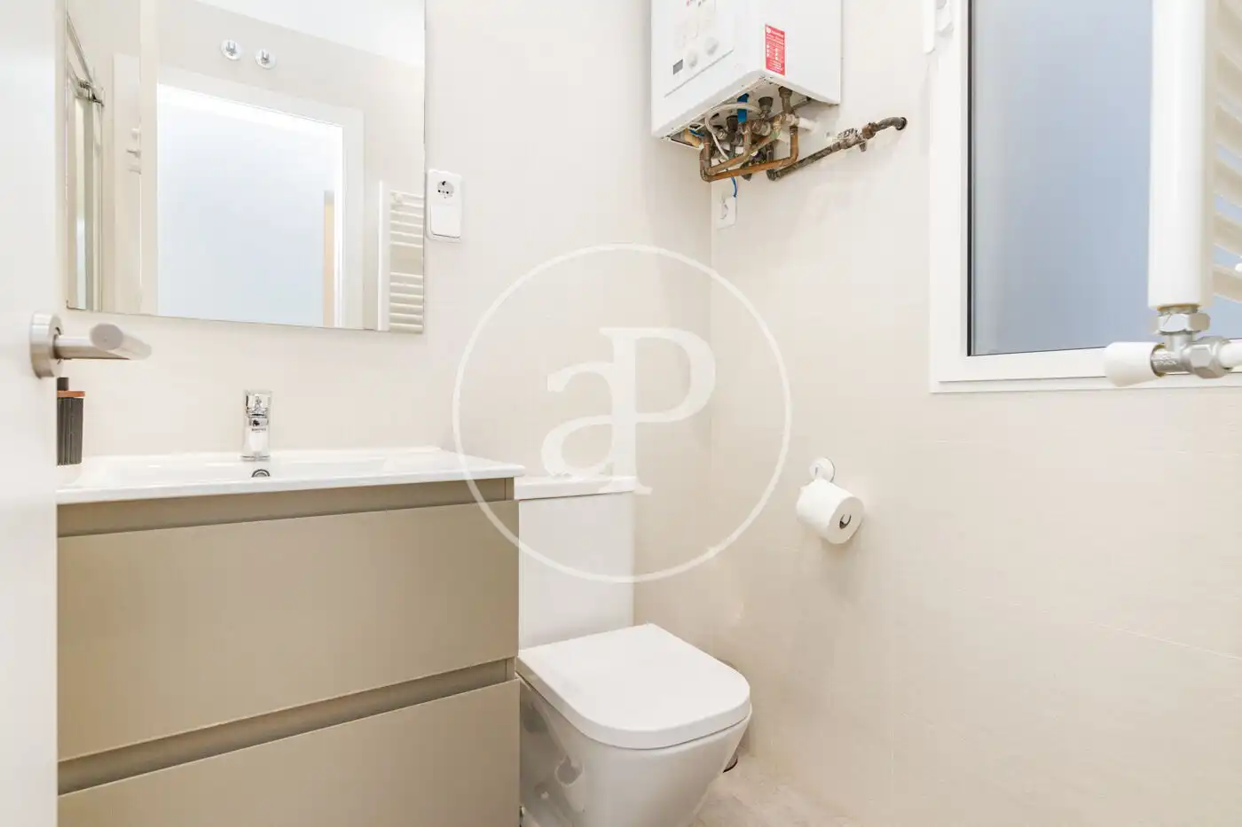 Bathroom of Flat for sale in Madrid  with Air Conditioner, Heating and Furnished