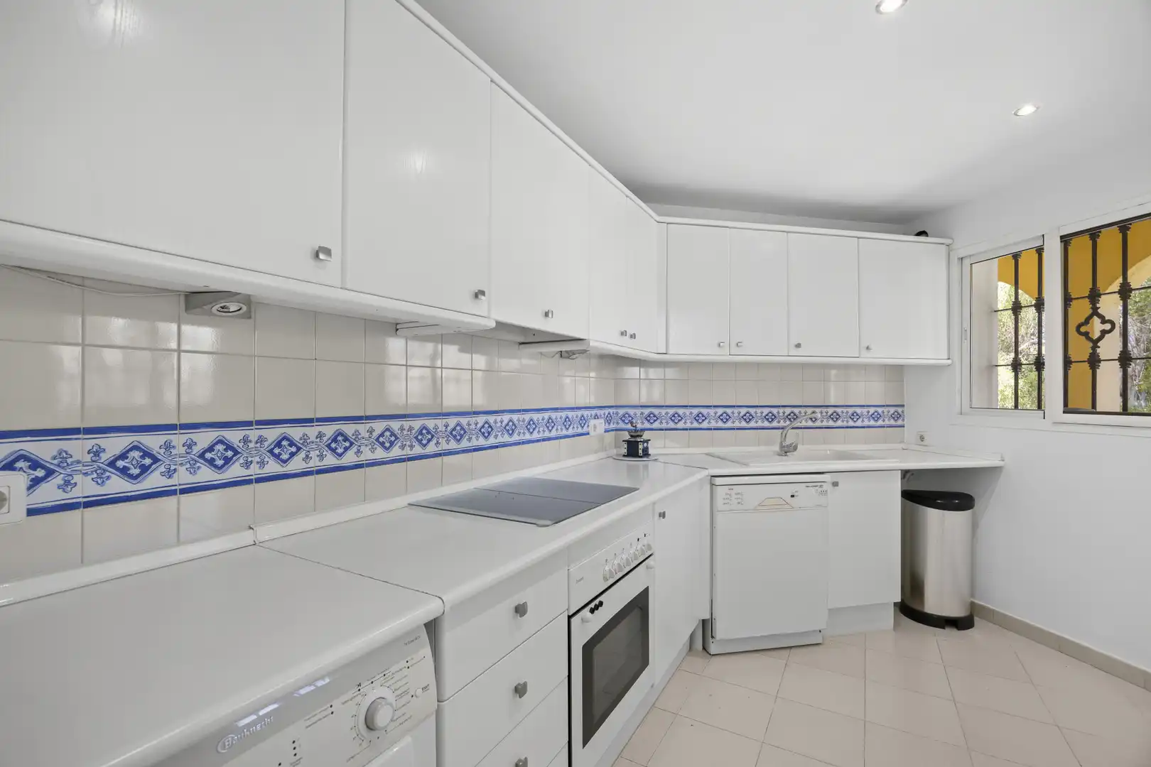 Küche von Wohnungen zum Verkauf in Marbella mit Klimaanlage, Terrasse und Schwimmbad