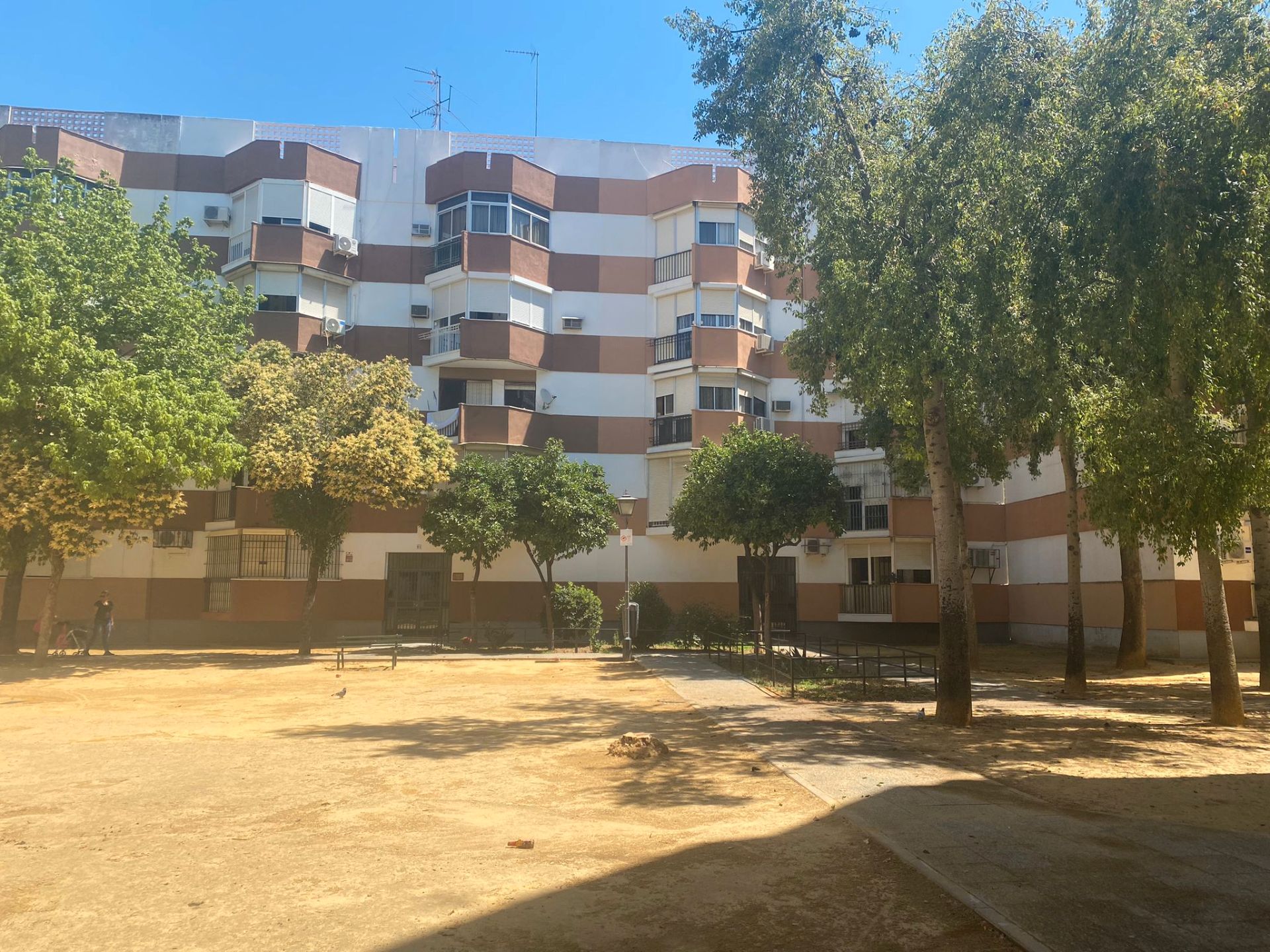 Vista exterior de Pis en venda en  Sevilla Capital amb Aire condicionat
