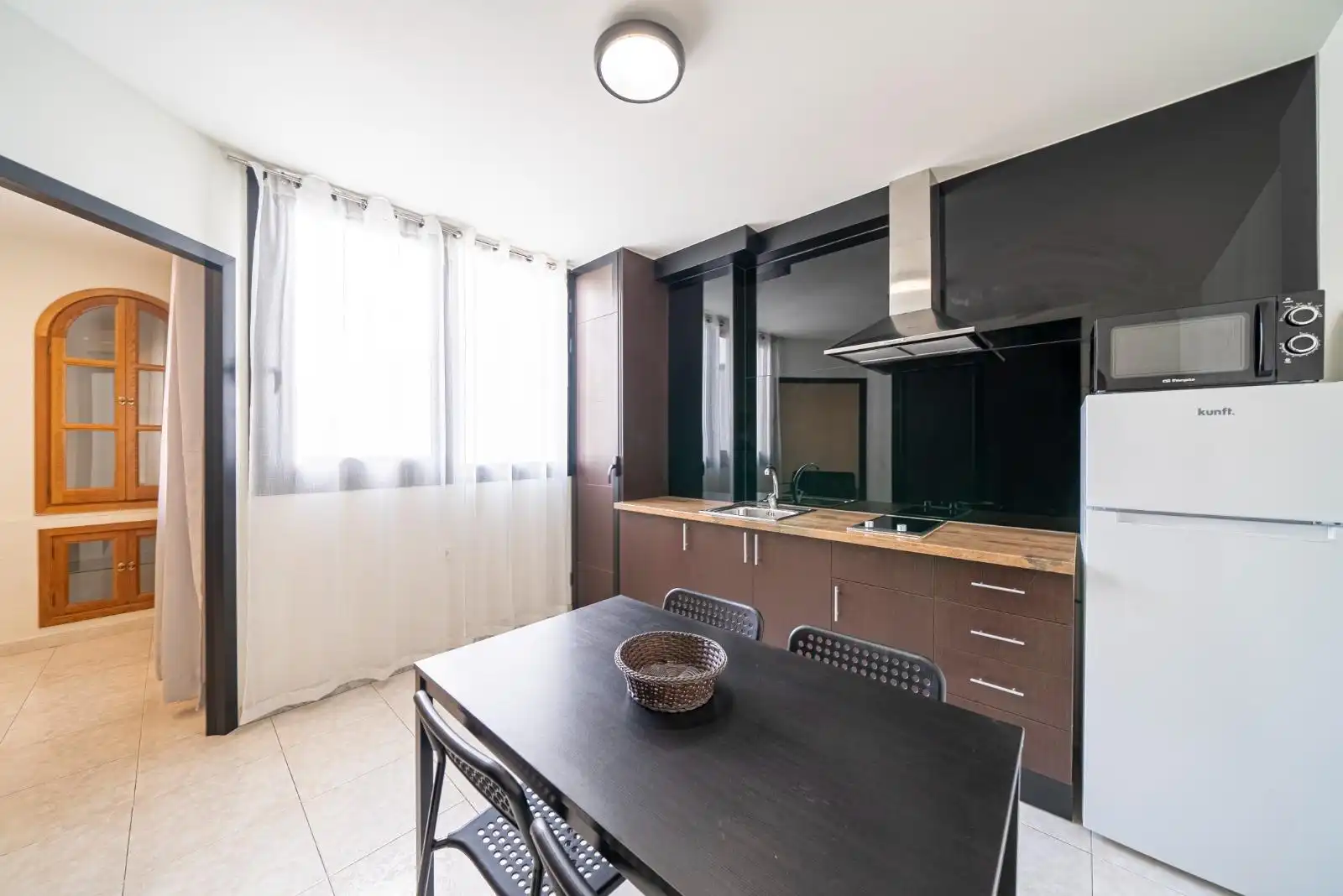Cuina de Apartament de lloguer en Alicante / Alacant amb Aire condicionat, Calefacció i Moblat