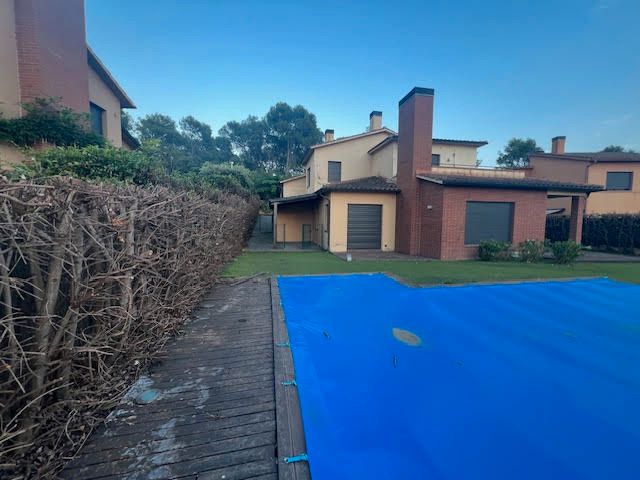 Piscina de Casa o xalet en venda en La Roca del Vallès amb Aire condicionat, Calefacció i Jardí privat