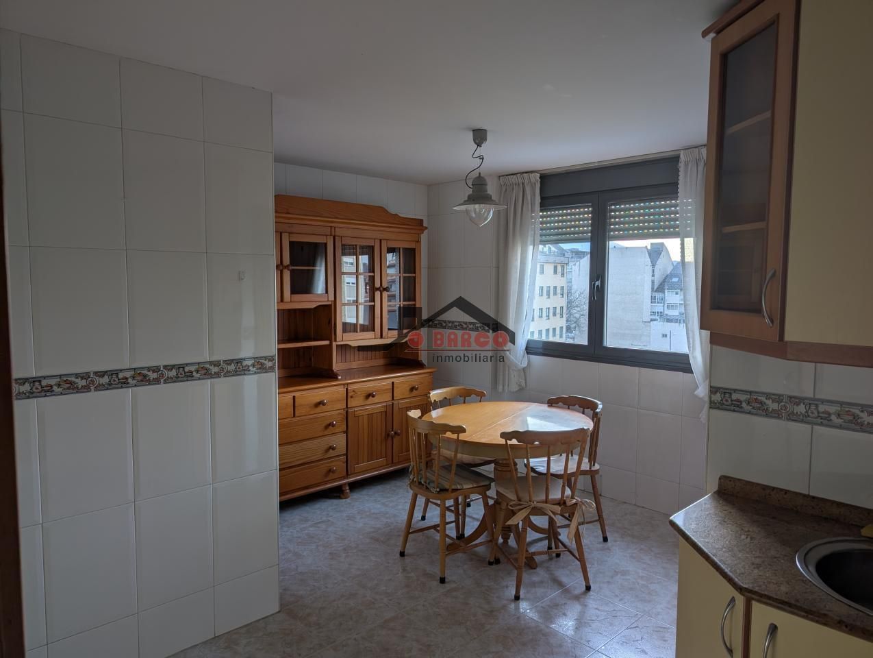 Cuina de Dúplex en venda en O Barco de Valdeorras   amb Calefacció i Traster