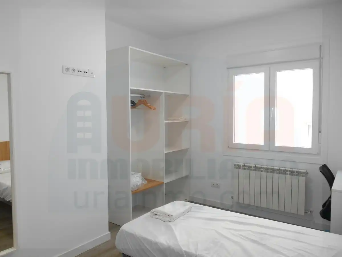 Habitación de Piso de alquiler en Oviedo  con Calefacción, Amueblado y Horno