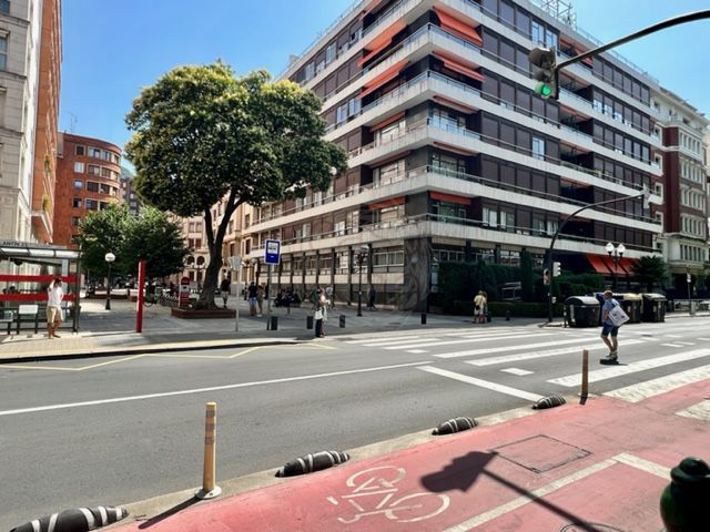 Vista exterior de Oficina de alquiler en Bilbao  con Calefacción