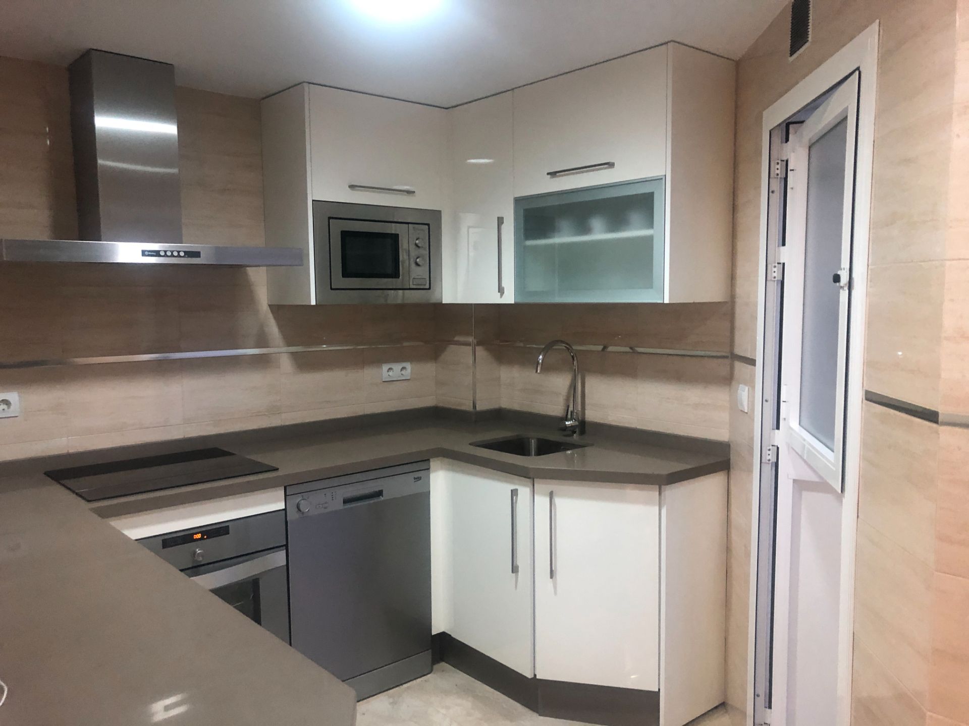Kitchen of Flat to share in Málaga Capital  with Furnished, Oven and Washing machine