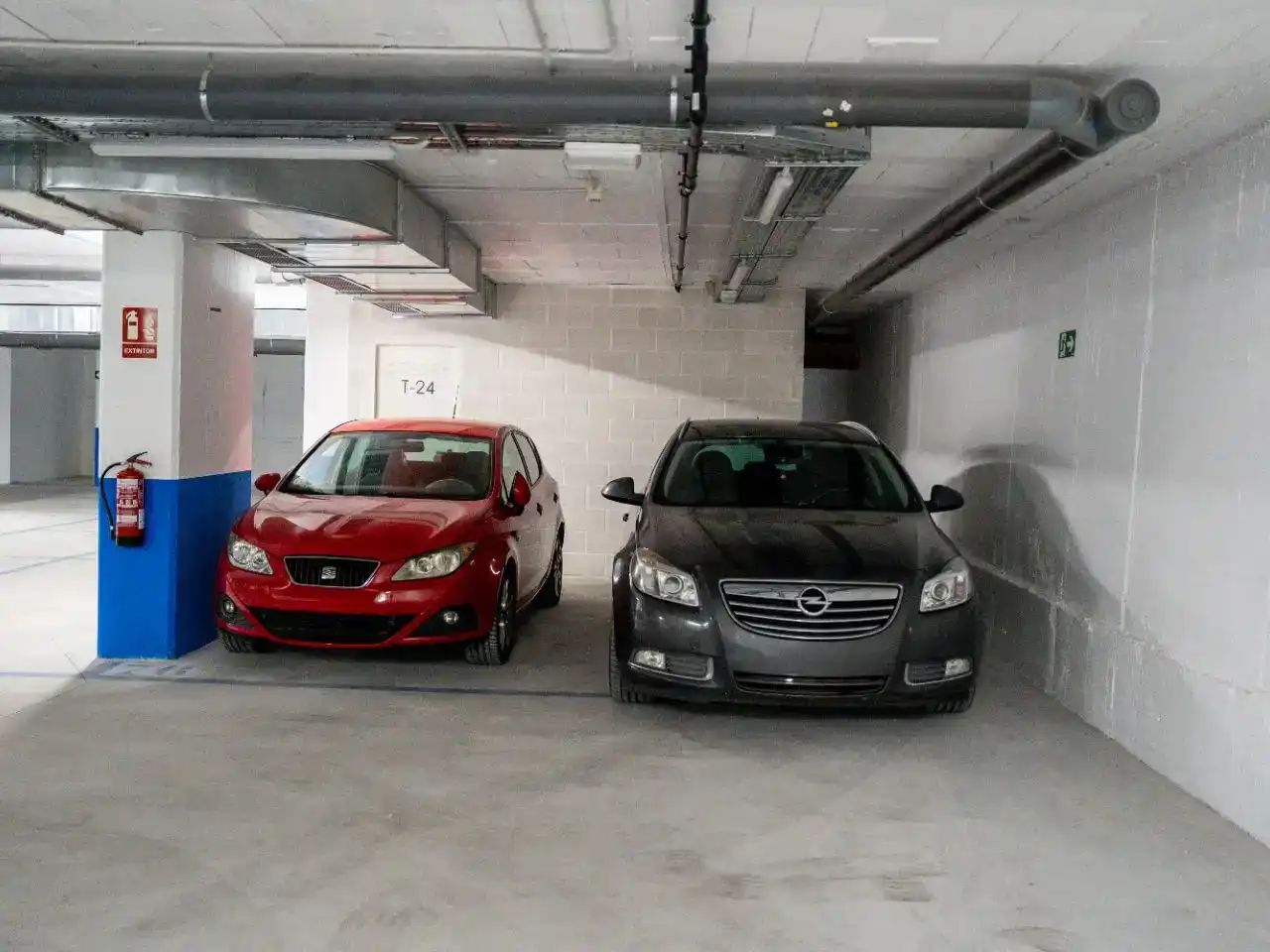 Aparcament de Apartament de lloguer en Fuengirola amb Aire condicionat, Piscina i Balcó
