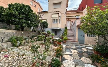 Exterior view of House or chalet for sale in Santa Coloma de Gramenet  with Air Conditioner and Terrace