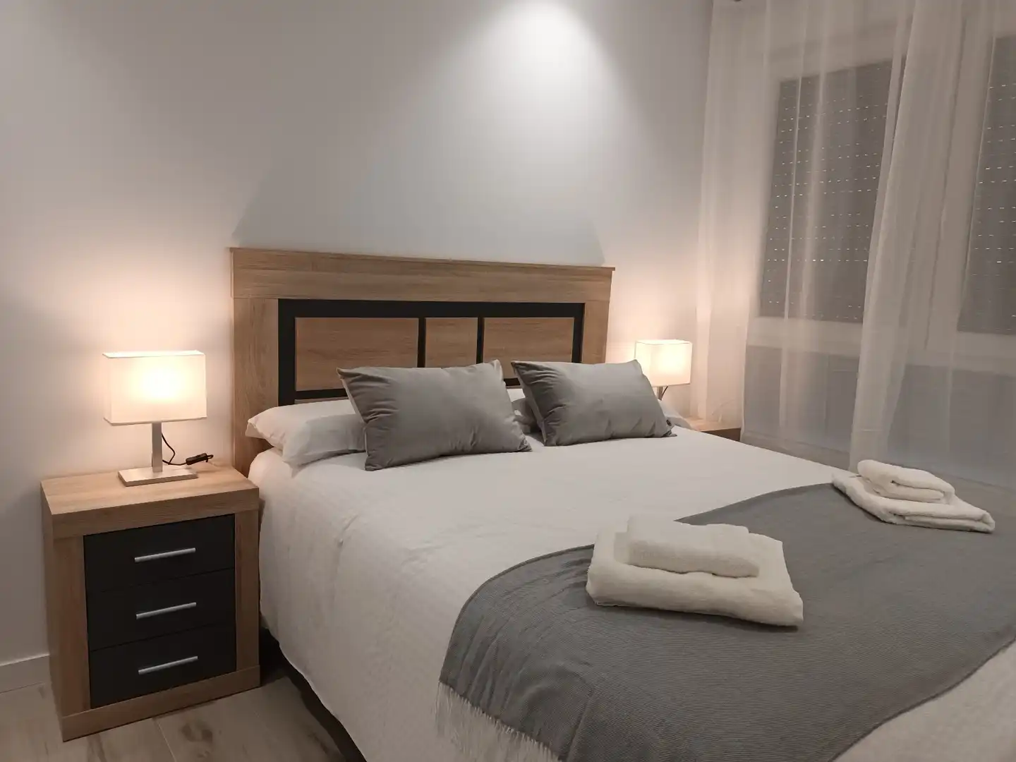 Schlafzimmer von Erdgeschoss zur Miete in Santa Pola mit Klimaanlage, Heizung und Möbliert