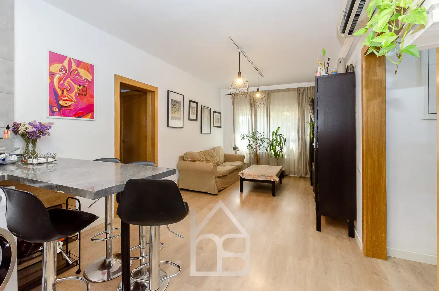 Living room of Flat for sale in Cornellà de Llobregat  with Air Conditioner, Heating and Parquet flooring