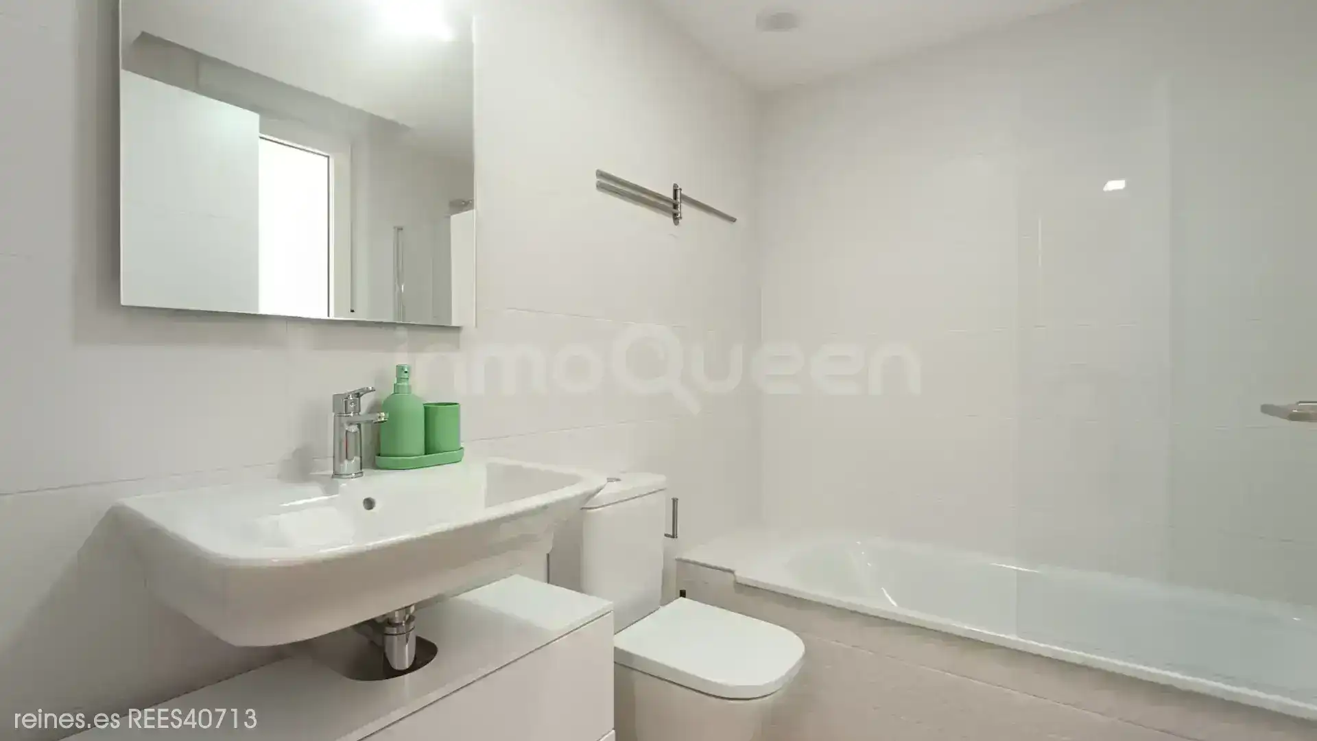 Baño de Piso de alquiler en Oviedo  con Calefacción, Terraza y Amueblado