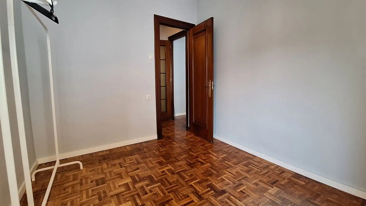 Dormitori de Pis en venda en Oviedo  amb Calefacció