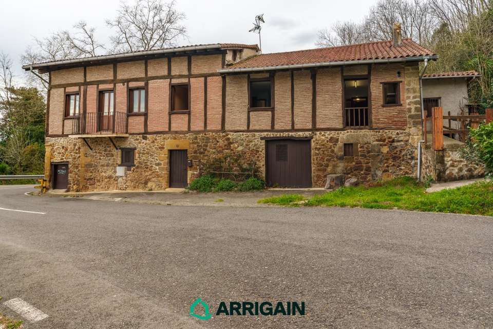 Vista exterior de Casa o xalet en venda en Donostia - San Sebastián  amb Calefacció, Jardí privat i Traster