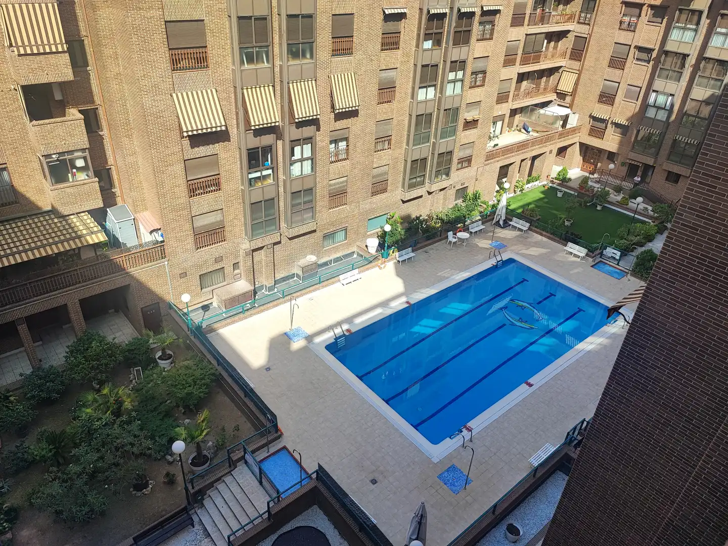 Piscina de Piso en venta en Madrid con Calefacción, Terraza y Horno
