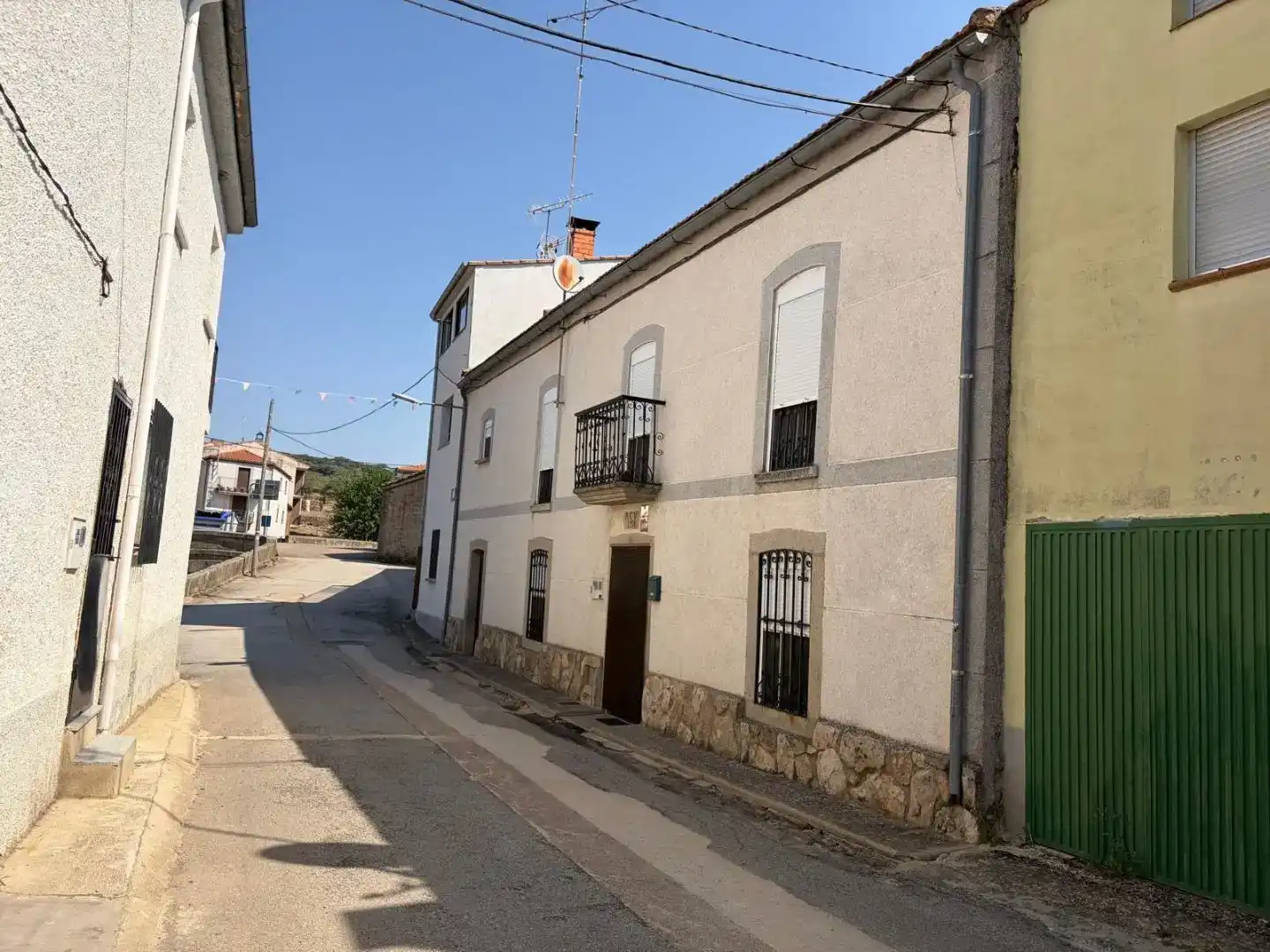 Vista exterior de Pis en venda en Ahigal de los Aceiteros amb Traster, Moblat i Balcó