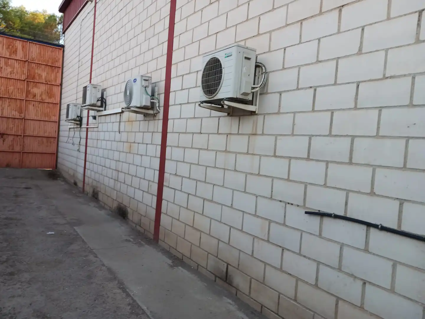 Außenansicht von Fabrikhallen zur Miete in Larache