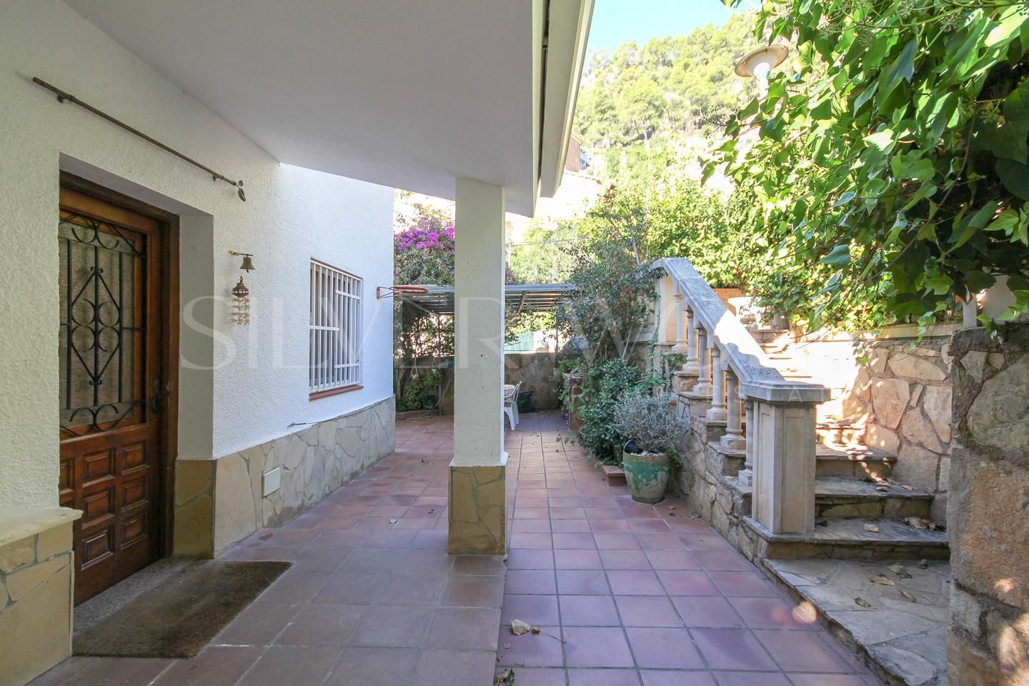 Vista exterior de Casa o xalet en venda en Vallirana amb Aire condicionat, Calefacció i Jardí privat