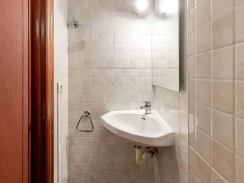 Casa aparellada amb terrassa en venda a Carrer Puigmal, imagen 28