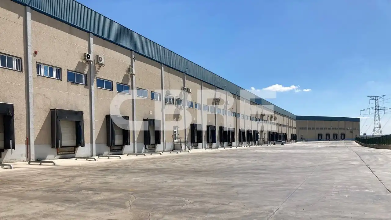 Vista exterior de Nave industrial de alquiler en Seseña