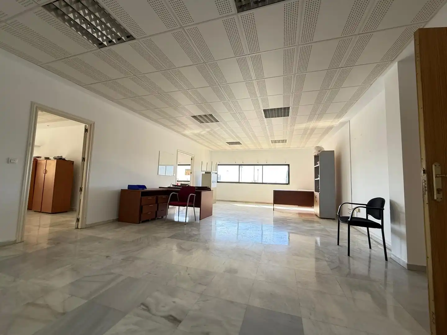 Office for rent in Mairena del Aljarafe  with Air Conditioner