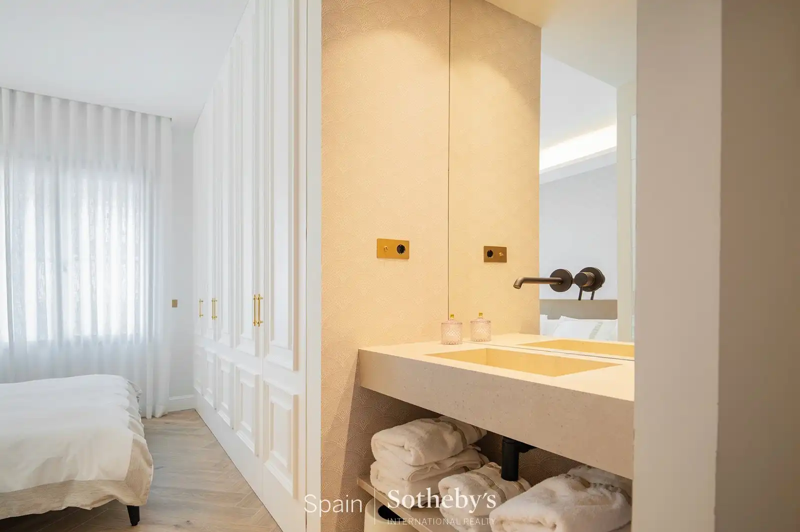 Bathroom of Attic for sale in Madrid  with Air Conditioner, Terrace and Storage room
