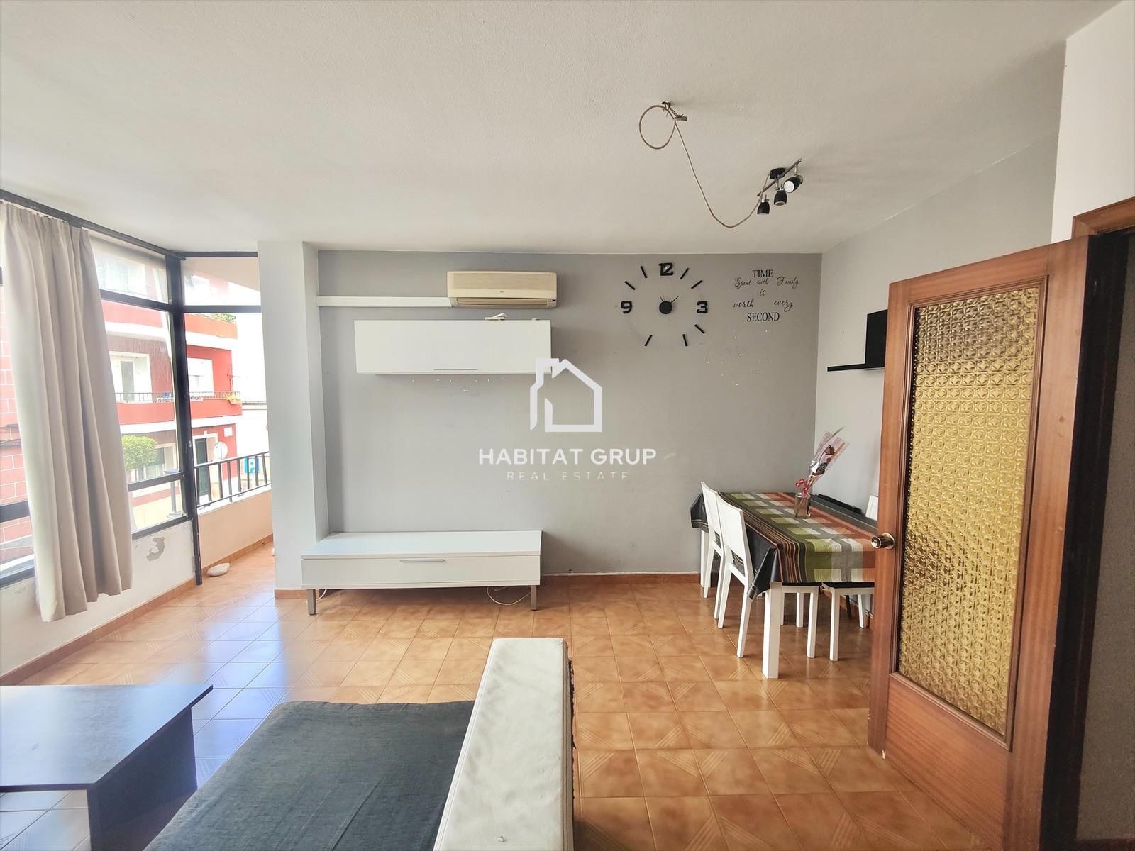 Living room of Flat for sale in Es Castell  with Air Conditioner, Heating and Terrace