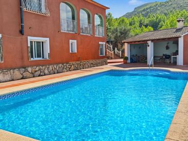 Chalet con piscina en venta en Llíber