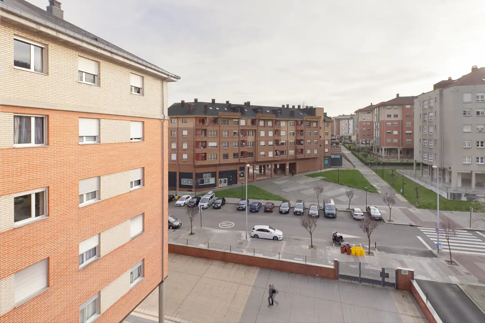 Vista exterior de Pis en venda en Oviedo  amb Calefacció, Parquet i Traster