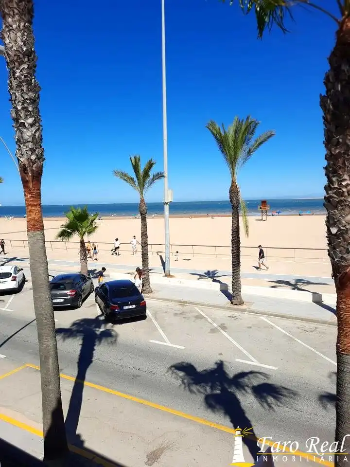 Vista exterior de Casa adosada de lloguer en Sanlúcar de Barrameda amb Jardí privat i Moblat