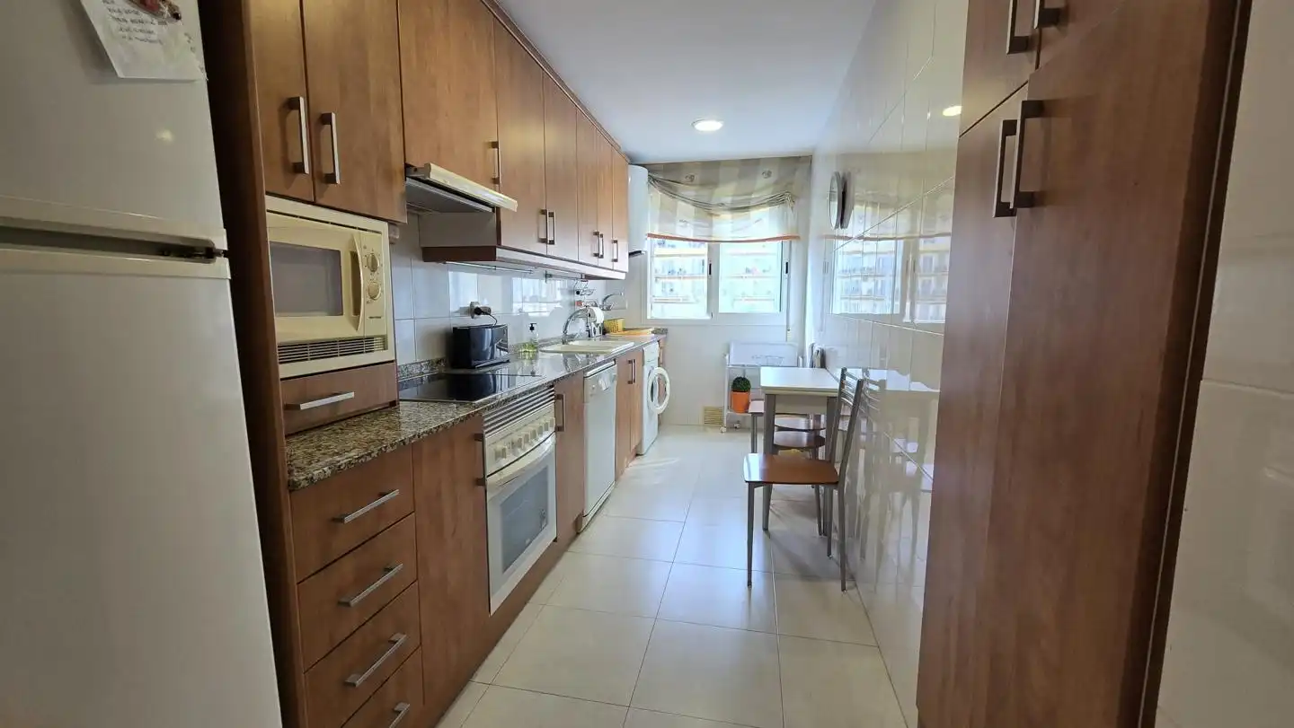 Cocina de Apartamento de alquiler en Gandia con Terraza, Amueblado y Piscina comunitaria