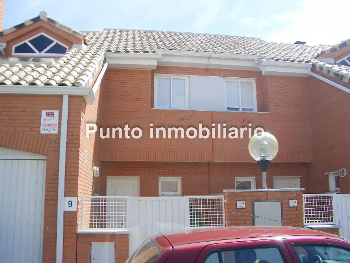 Casa adosada de alquiler en Calle Isidro Peñas, Aldeamayor de San Martín