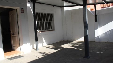 Foto 2 de Casa adosada en venta en Carrión de los Céspedes, Sevilla