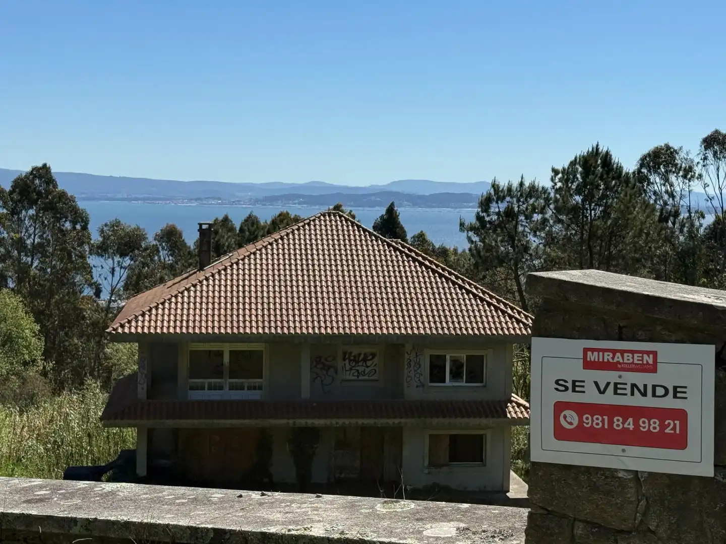 Vista exterior de Casa o xalet en venda en Ribeira amb Terrassa