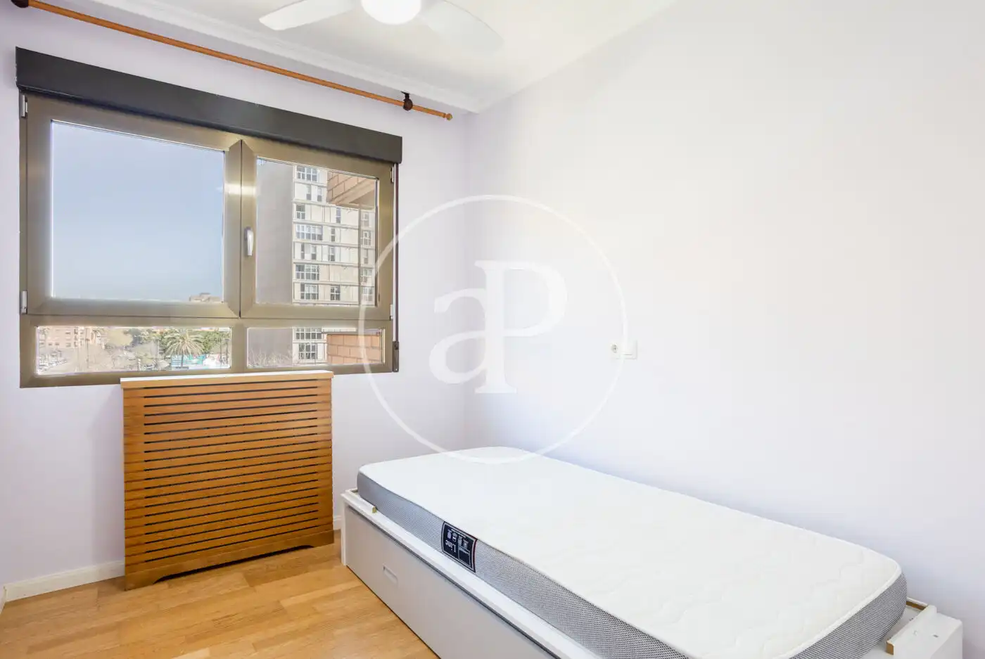 Schlafzimmer von Wohnung zur Miete in Valencia mit Klimaanlage, Heizung und Privatgarten