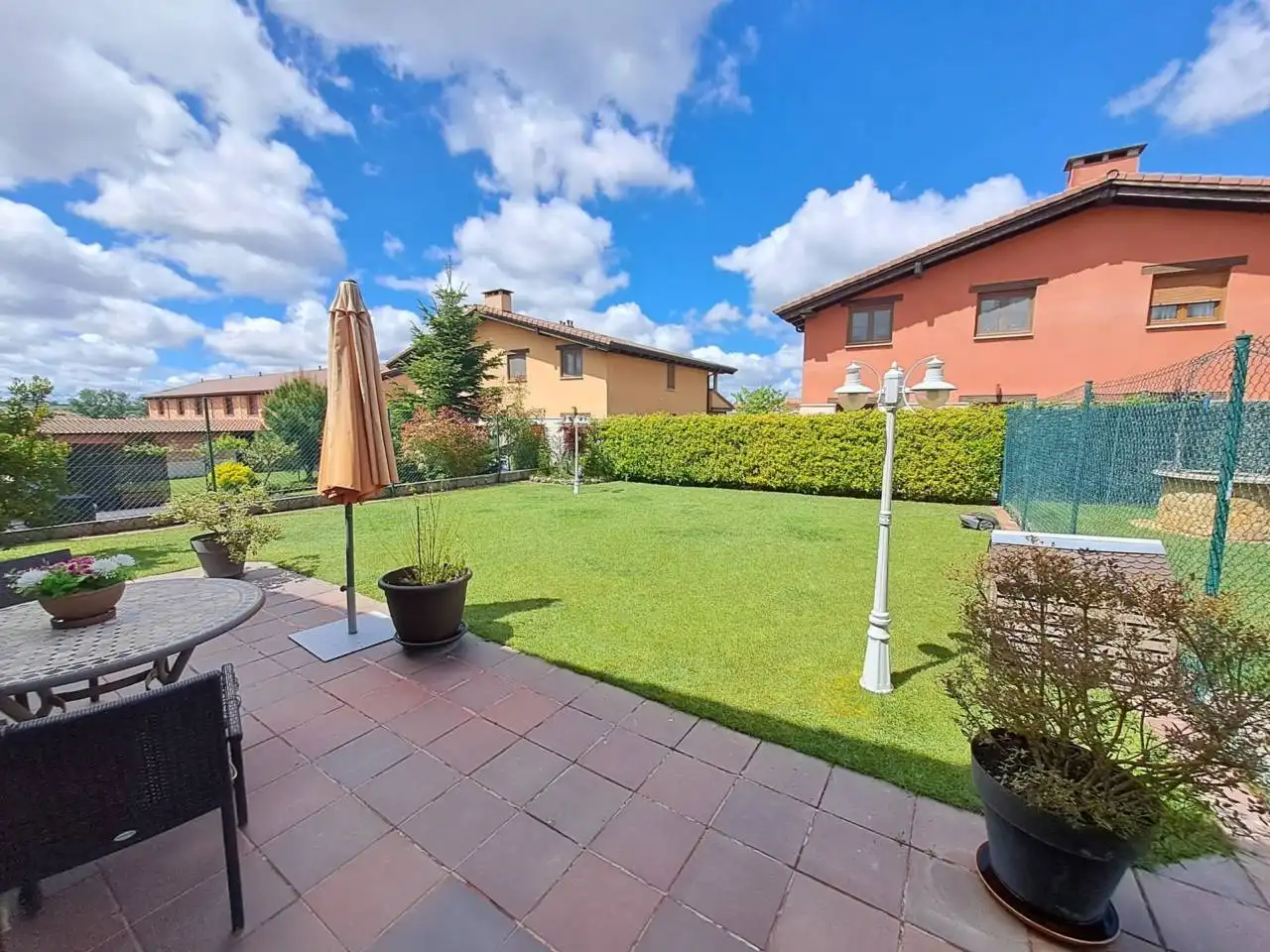 Jardí de Casa adosada en venda en Villagonzalo Pedernales amb Calefacció, Jardí privat i Terrassa
