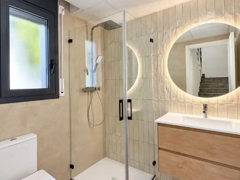 Bany de Casa o xalet en venda en Deltebre amb Terrassa, Piscina i Balcó