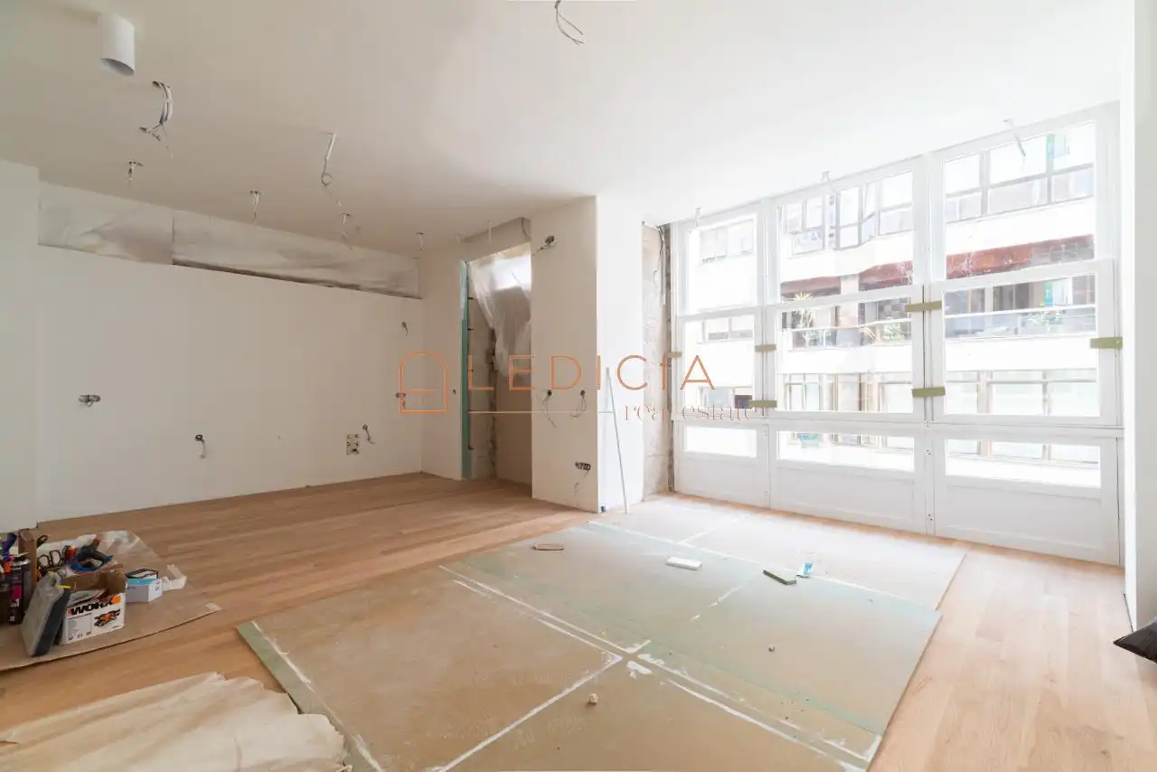 Piso en venta en Vigo  con Calefacción, Terraza y Amueblado