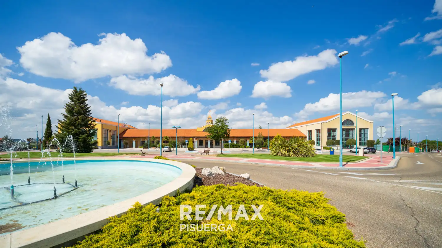 Vista exterior de Casa o xalet en venda en Valladolid amb Calefacció, Jardí privat i Terrassa