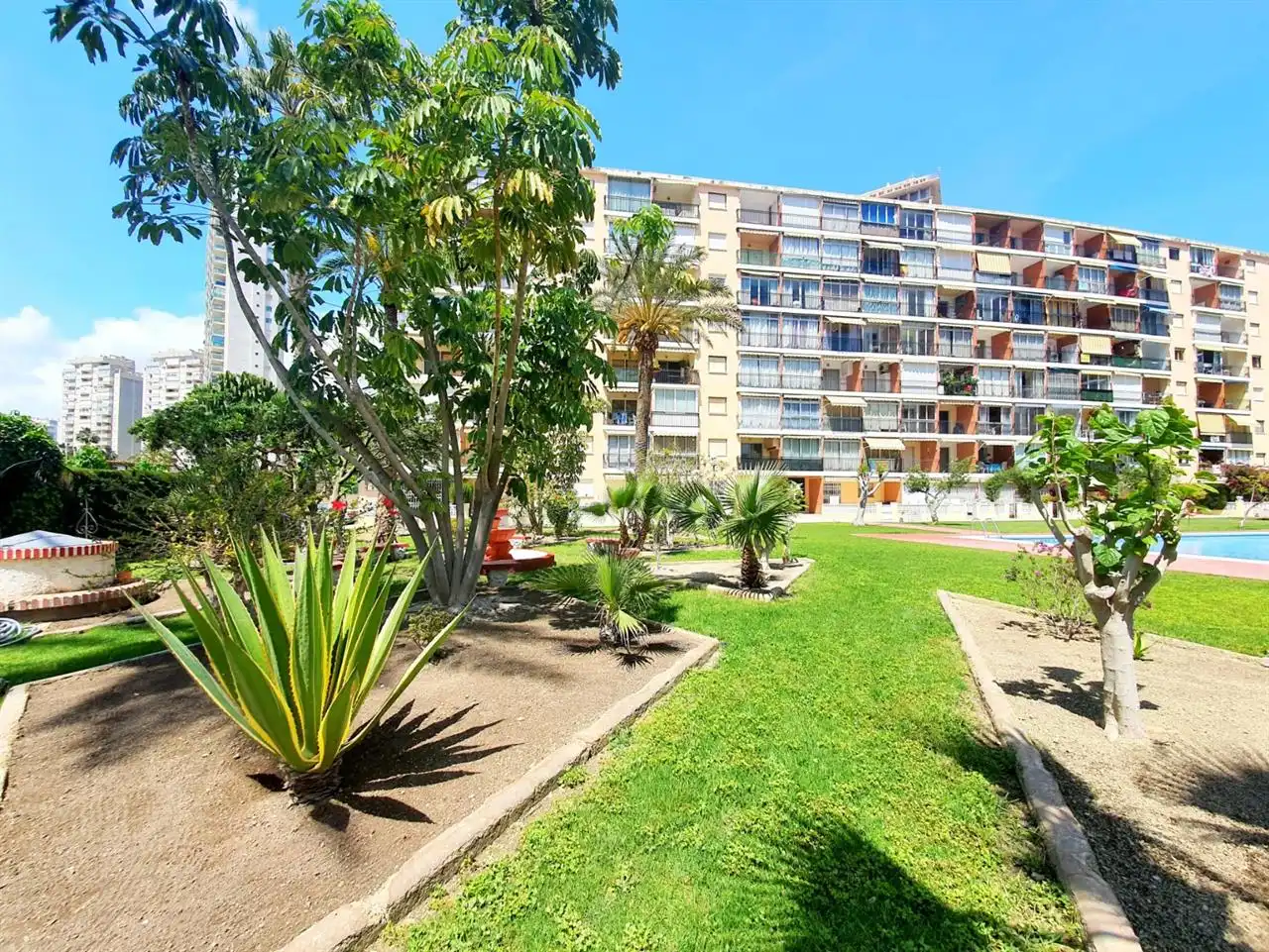 Vista exterior de Dúplex de alquiler en Villajoyosa / La Vila Joiosa con Piscina y Amueblado