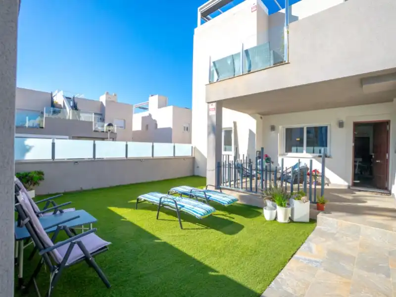 Piano terra con piscina in vendita a Nueva Torrevieja - Aguas Nuevas