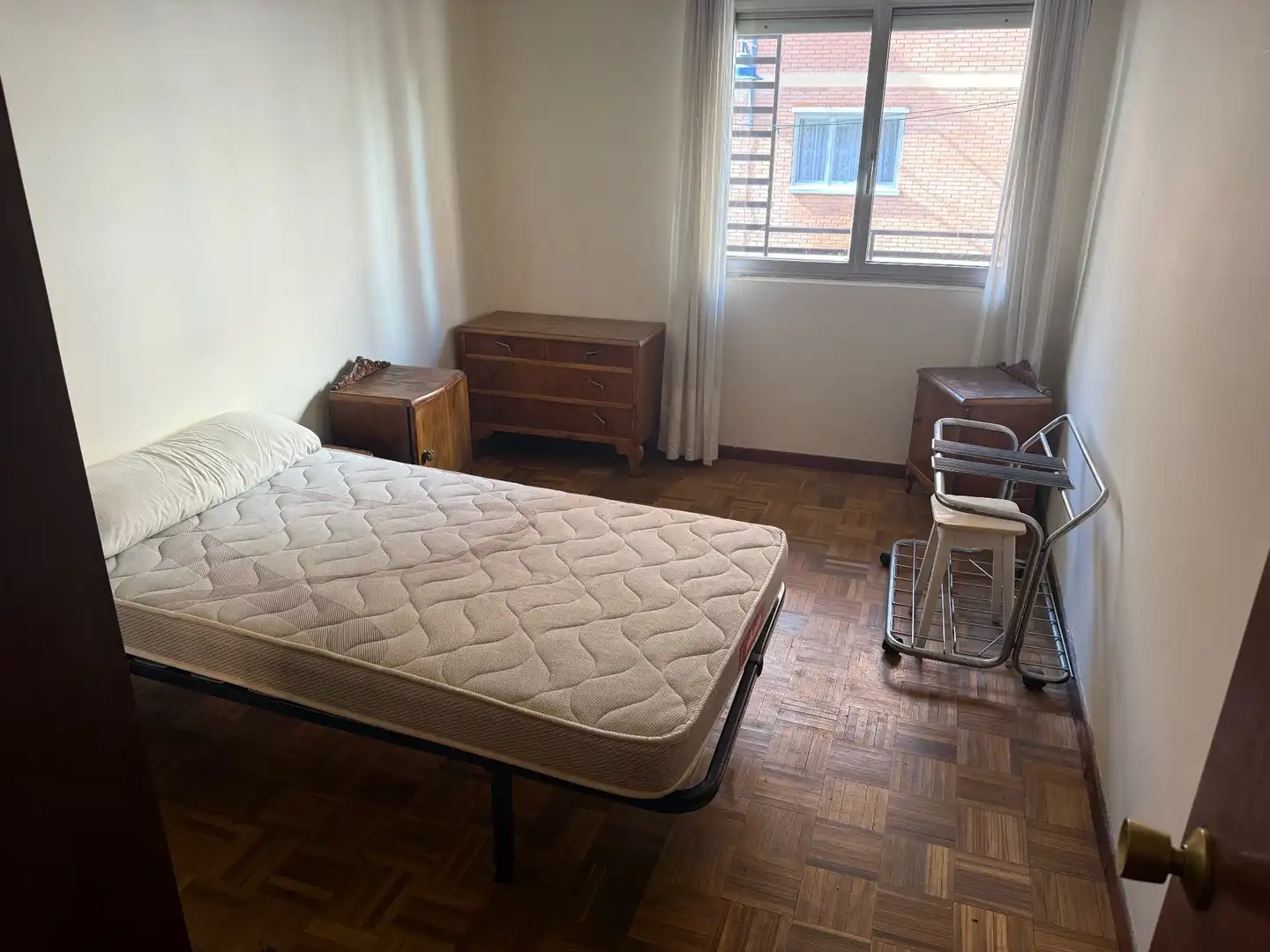 Habitación de Piso en venta en León Capital  con Calefacción, Parquet y Terraza