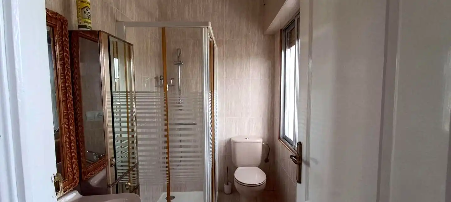 Baño de Casa o chalet en venta en Villamediana de Iregua con Aire acondicionado, Calefacción y Jardín privado