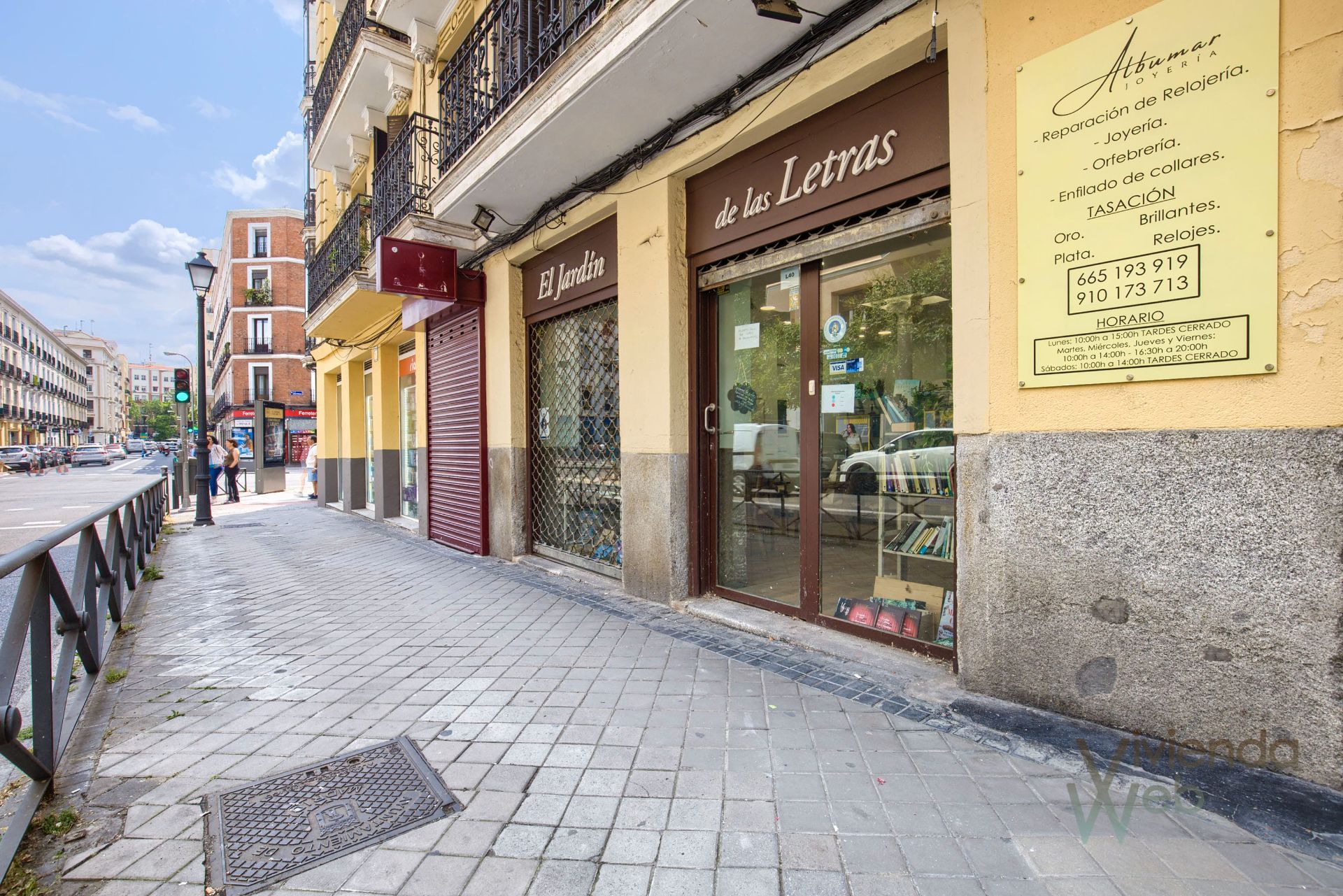 Vista exterior de Local en venda en  Madrid Capital amb Aire condicionat