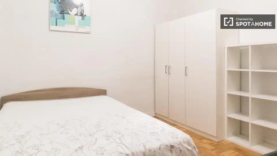 Bedroom of Flat for rent in Madrid  with Air Conditioner, Heating and Furnished