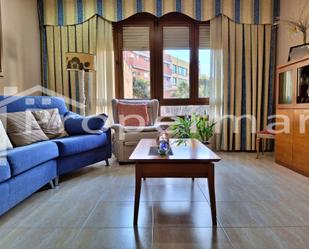 Sala d'estar de Casa adosada en venda en Mollet del Vallès amb Calefacció, Jardí privat i Terrassa