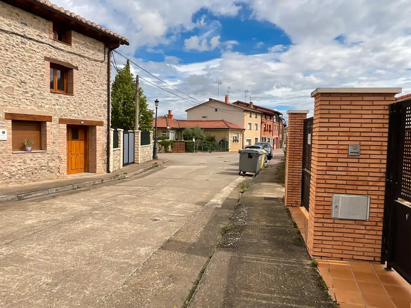 Vista exterior de Casa o chalet en venta en Santurde de Rioja con Trastero