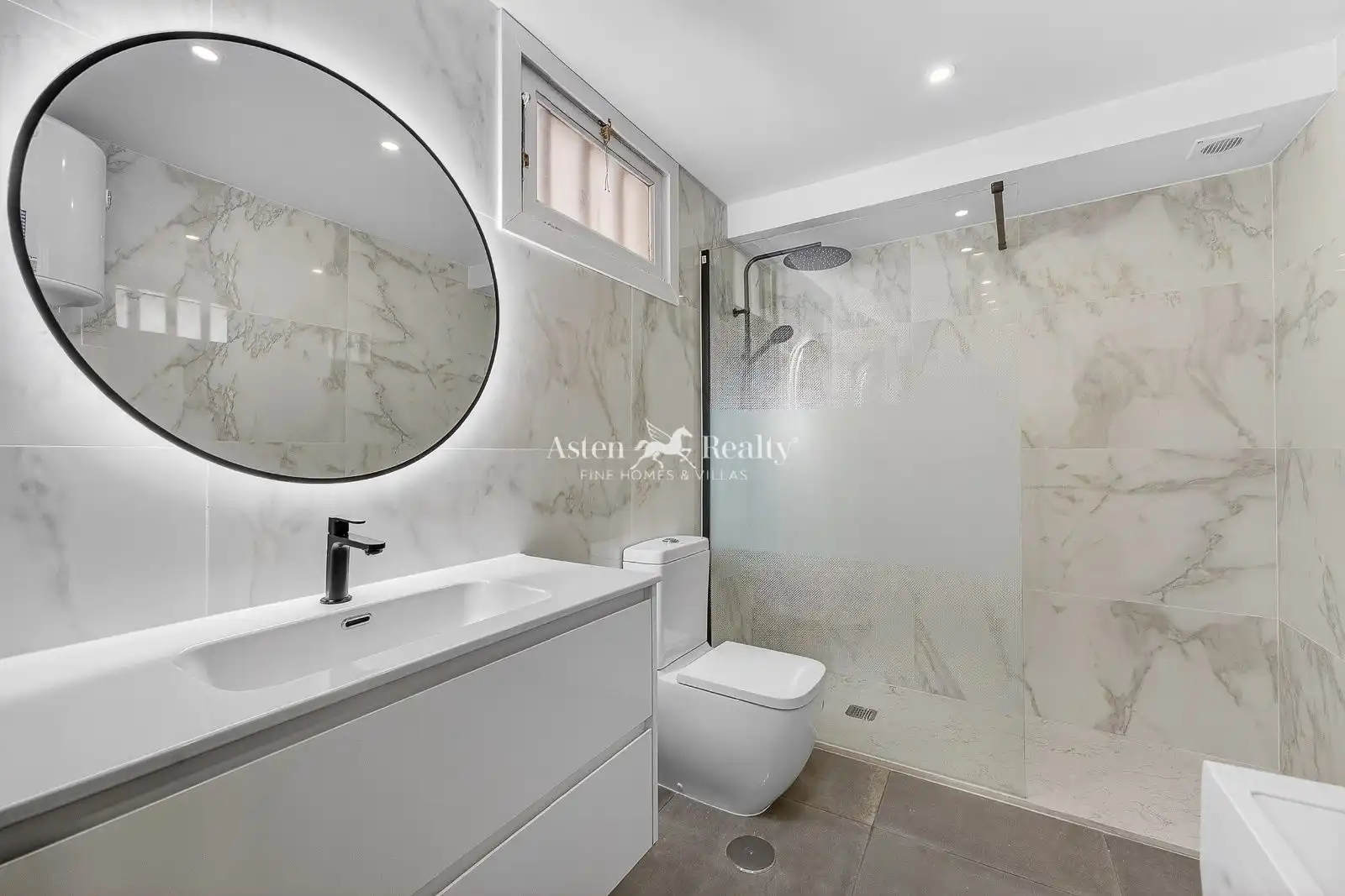 Bany de Apartament en venda en Adeje amb Aire condicionat, Terrassa i Piscina